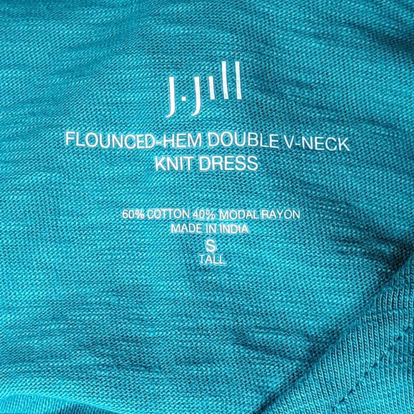 "Flounced-Hem Double V-neck Knit Dress" - Picture 3 of 8